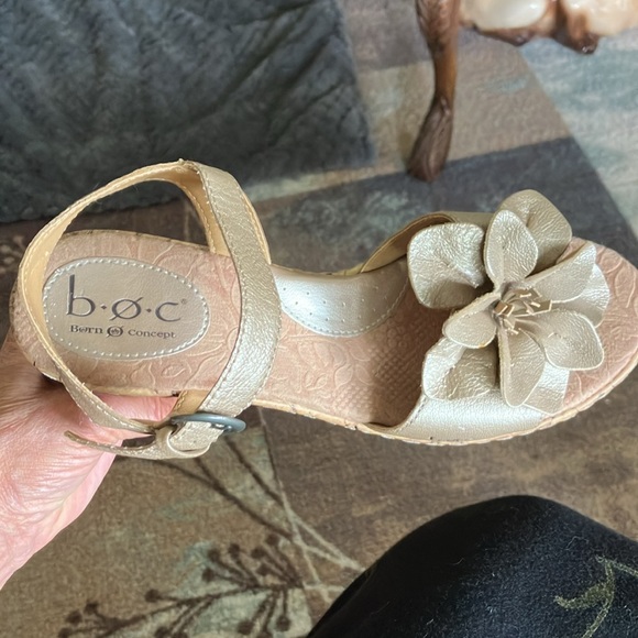 BORN champagne, leather sling back sandals - Picture 8 of 10